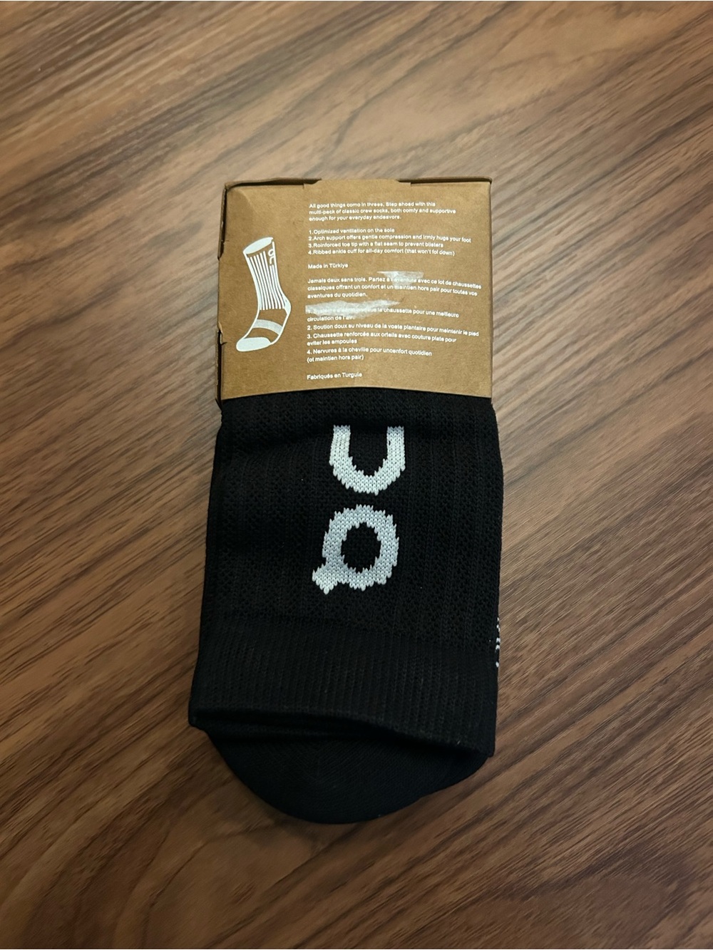 On Running on cloud PACK OF 3 PAIRS Black Athletic Logo Socks - Picture 4 of 5